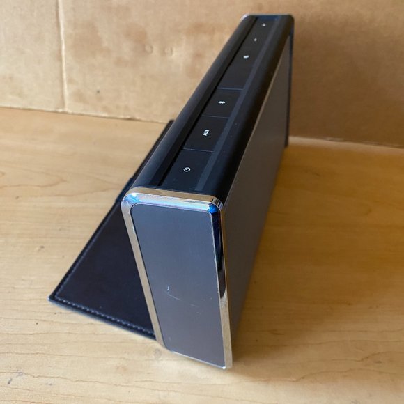 Bose soundlink Bluetooth Mobile speaker - Leather - ( READ ) - Picture 5 of 9